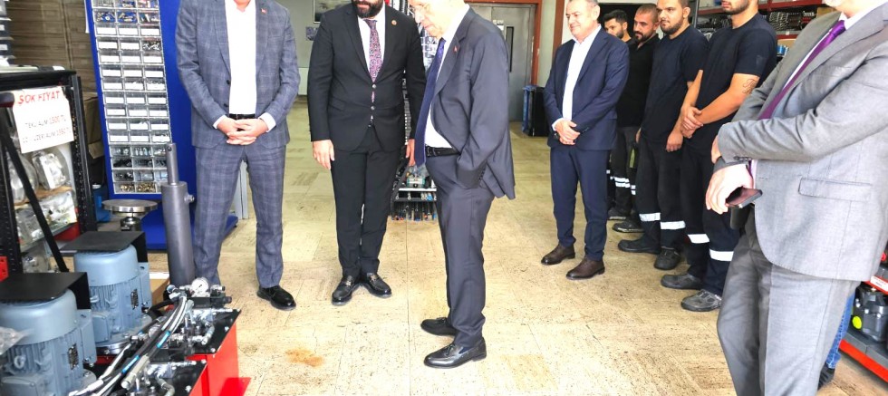 Belediye Başkanı Yaşar Divriğili Meclis Üyesinin İşyerini Ziyaret Etti