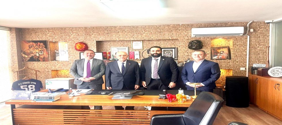Belediye Başkanı Yaşar Divriğili Meclis Üyesinin İşyerini Ziyaret Etti