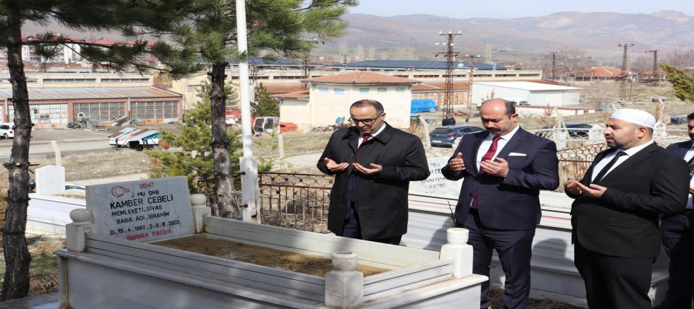 Divriği’de Şehitler dualarla anıldı   