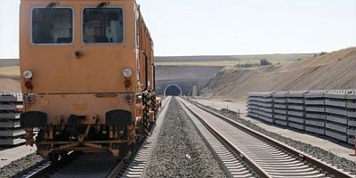 Ankara-Sivas YHT Projesi'nde ray serimi sürüyor