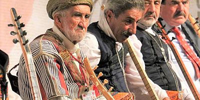 Aşık ve ozanlar hünerlerini sergiledi