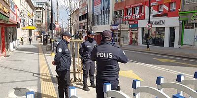 Atatürk Caddesi araç ve yayalara kapandı