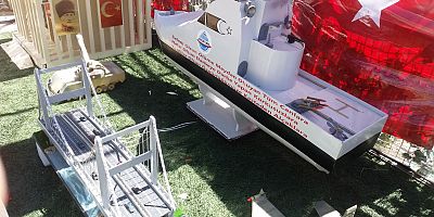 Bahçesine açık müze kurdu