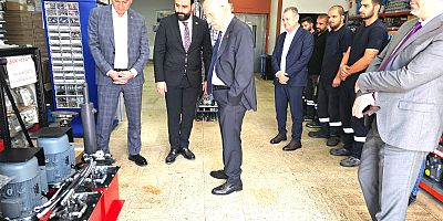 Belediye Başkanı Yaşar Divriğili Meclis Üyesinin İşyerini Ziyaret Etti