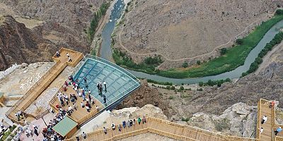 CAM SEYİR TERASI  Divriği Turizminin Hizmetinde