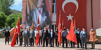 Çelenk Sunma Töreni Düzenlendi