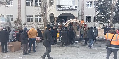 Divriği Cemevi depremde ilk yardıma koşanlardan oldu