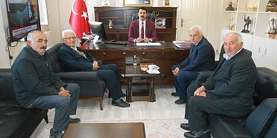 Eğrisu (Anzahar) köyü heyeti Kaymakam Mehmet Bek’i ziyaret etti