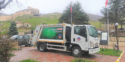 Erdemir Maden Belediyeye Çöp Arabası Hediye Etti