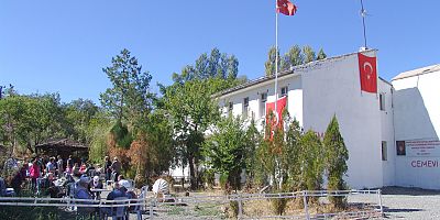 HACI BEKTAŞ DERNEĞİ'NDEN AŞURE İKRAMI