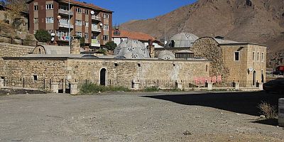 Hamamlar açıldı ancak!