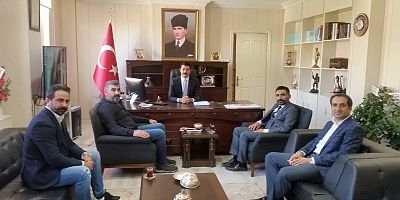 Kangal’dan misafirleri Kaymakam Mehmet Bek’i ziyaret etti