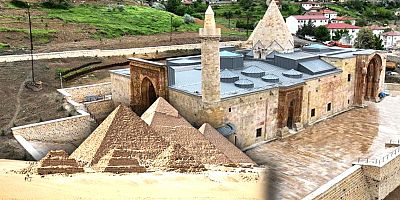 Mısır Piramitlerindeki Gizem  Divriği Ulucami’de Ortaya Çıktı  