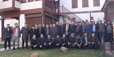 Muhtarlar Derneği’nden yemekli organizasyon