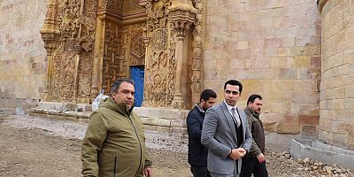 Restorasyon Devam Ediyor