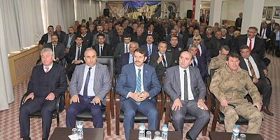 Vali Salih Ayhan muhtarlarla bir araya geldi 