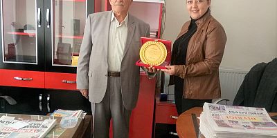  Yeni muhtardan emektar  muhtara plaket