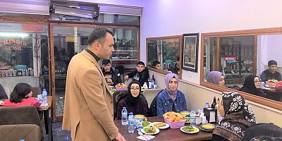 Yetim ve öksüz çocuklarla iftarda bir araya geldi