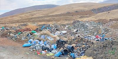 Yol kenarı çöplük oldu!